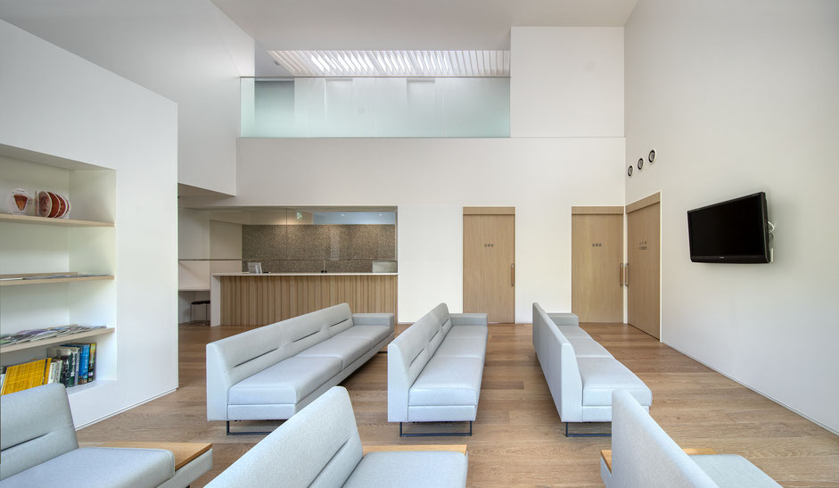 角建築研究室(代表 角大輔 Daisuke Sumi)による福岡市今泉での住戸リノベーション。改修後のキッチンスペース。