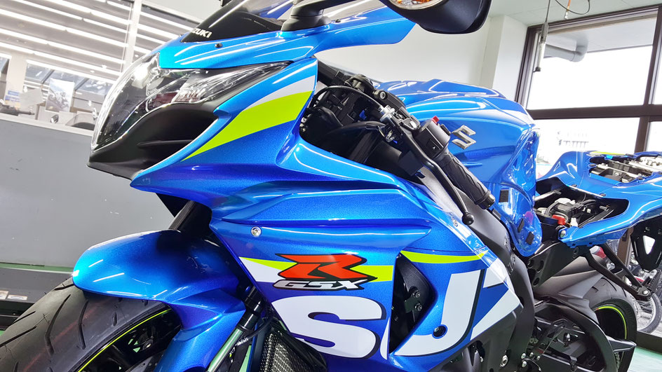 ＧＳＸ‐Ｒ１０００のガラスコーティング ＭＯＴＯＧＰカラーのメタリックトリントンブルーの艶 埼玉のバイク磨き専門店