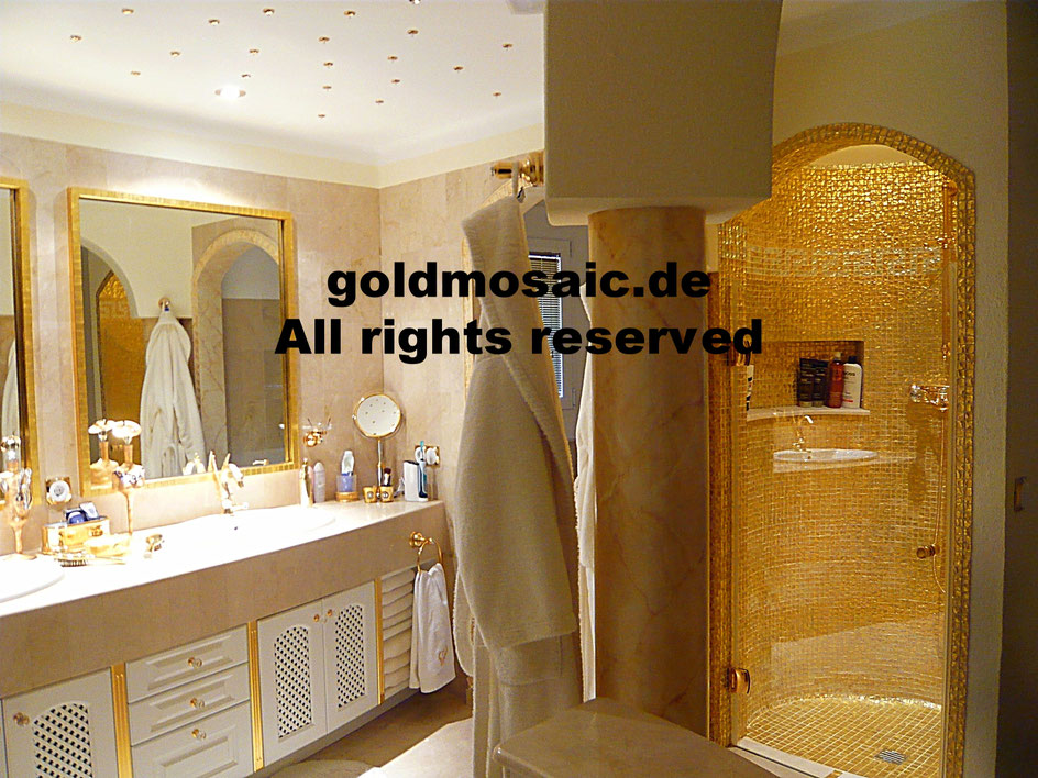 Gold mosaik im Bad