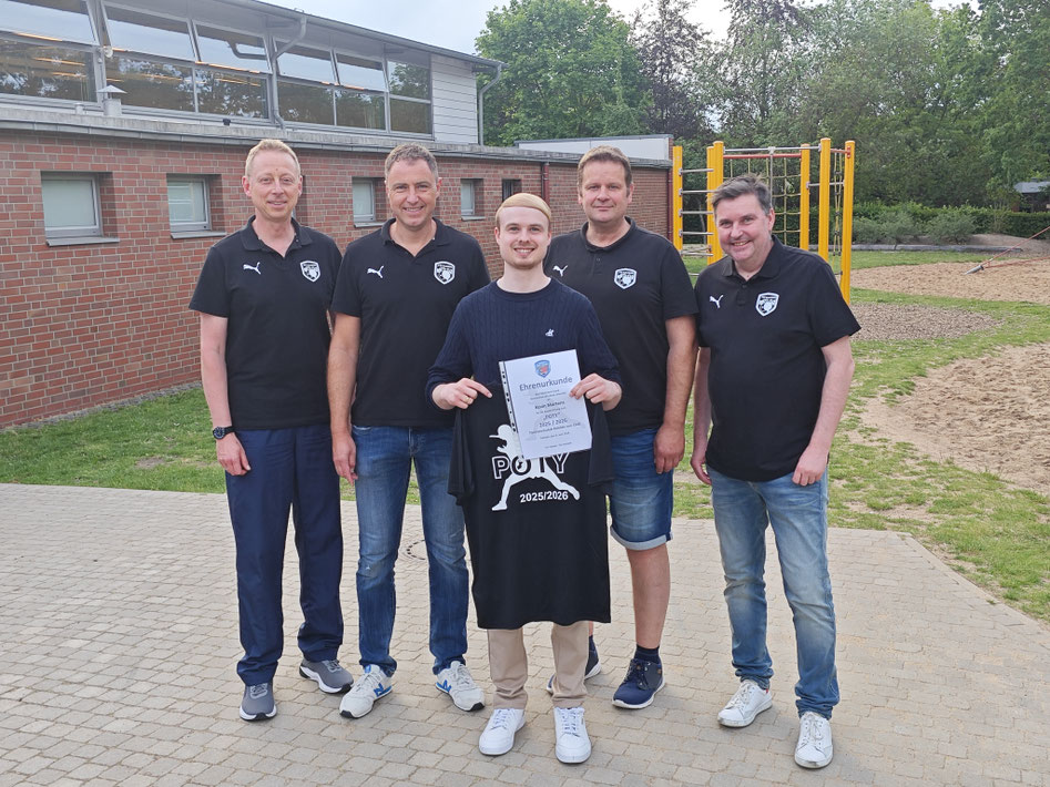 Das RTTC Vorstandsteam, Henning Vogelsang, Sascha Hiller, Dirk Seifert und Michael Meier, mit dem "Player of the Year" Kevin Martens