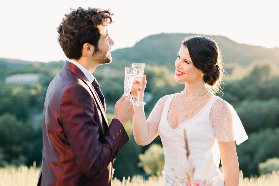 Robe de mariée élégante et féminine en Provence