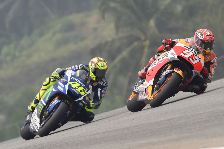 Valentino Rossi und Marc Marquez im Duell in der MotoGP in Sepang