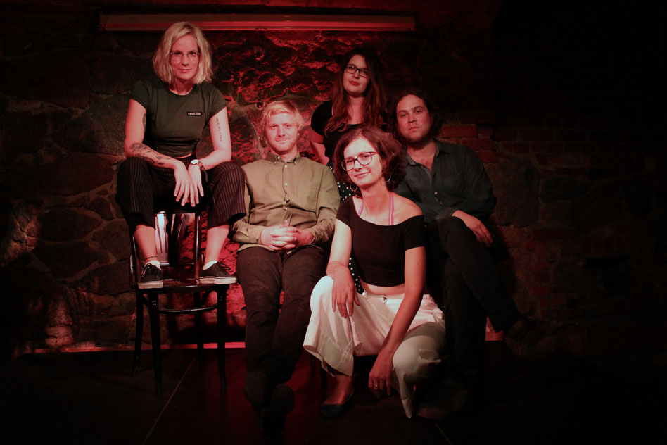 Das Ensemble v.l.n.r: Bonny Lycen, Phonetics, Marsha Richarz (oben), Sarah Teicher, Jan Lindner / Foto: Paul Köllner