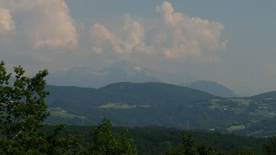 Auf dem "Balkon": Ein frischer Windhauch und eine Fernsicht, - ist es der Montblanc? 