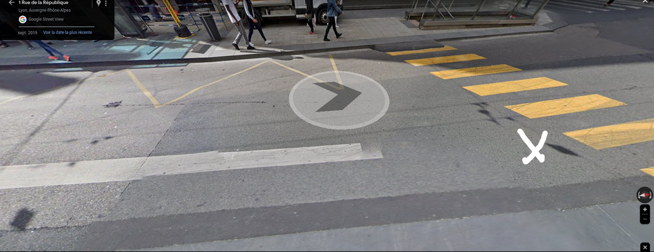 Passage piéton provisoire en orange rue de la République Lyon