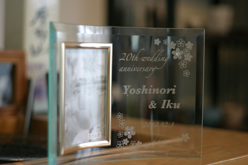 フォトフレーム名入れ彫刻　結婚記念日お祝い