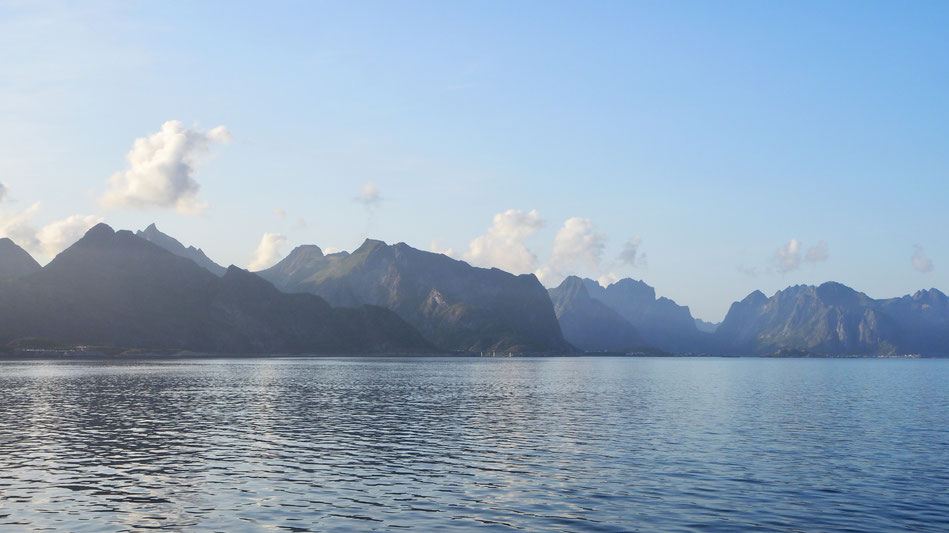 Die Inselgruppe der Lofoten in Sicht