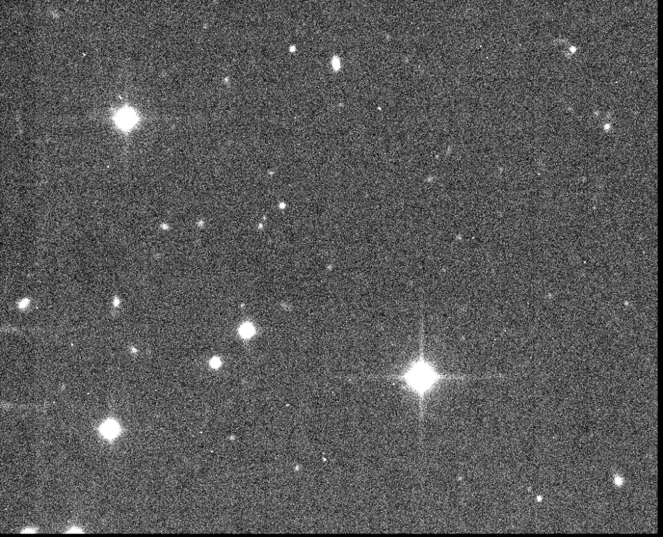 Entdeckungsbilder von Kore am. Der Mond bewegt sich mittig vor den Fixsternen.
