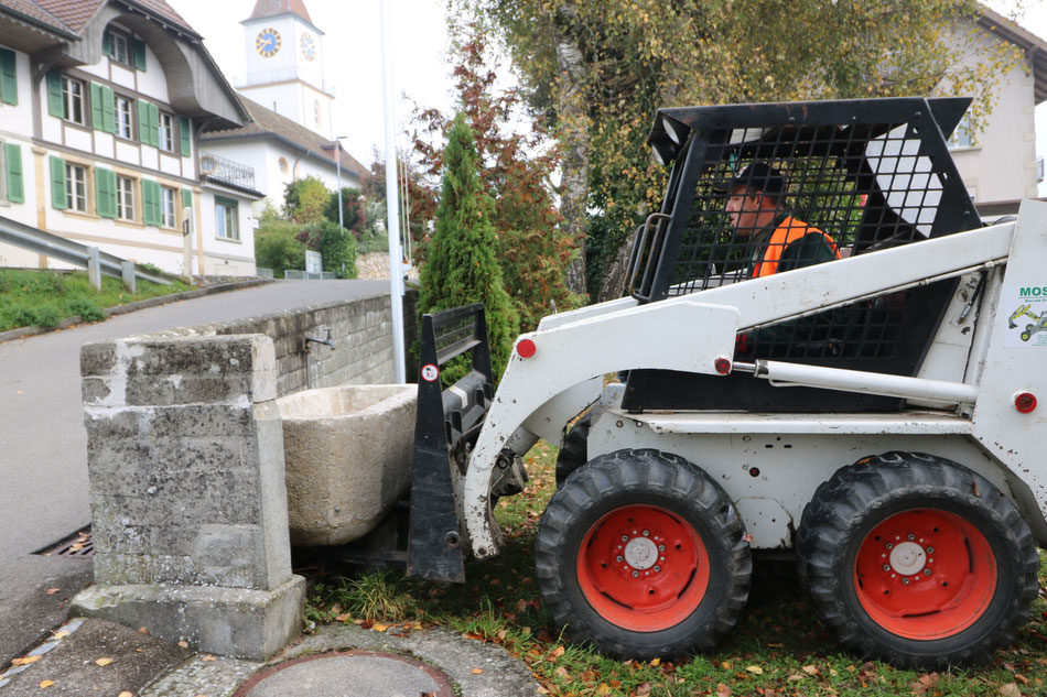 Brunnen umplazieren (Täuffelen)