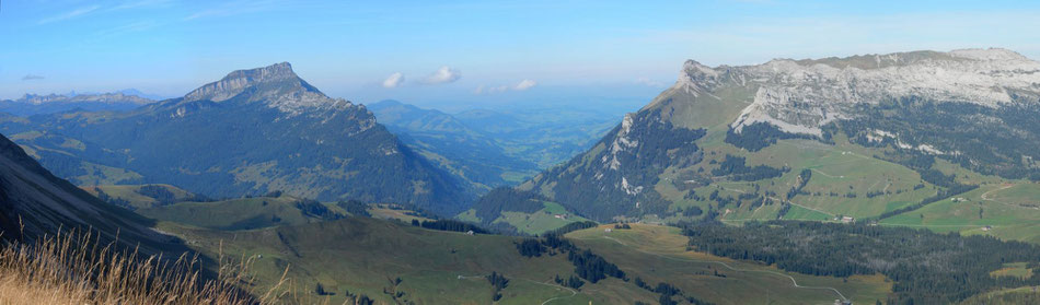 Hohgant (links) und Schrattenfluh (rechts)