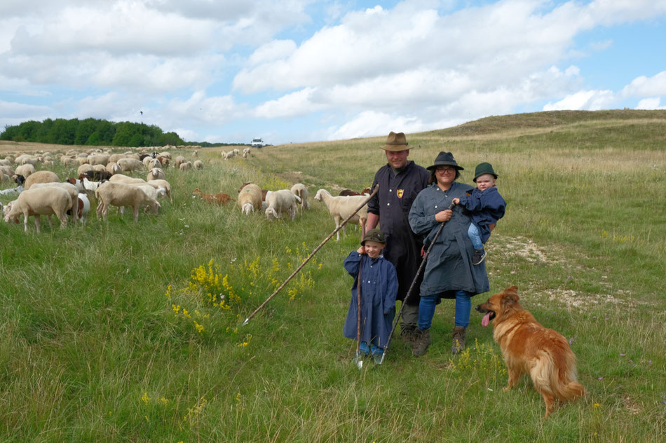 LEBEN ZWISCHEN NATUR, TRADITION UND MODERNE