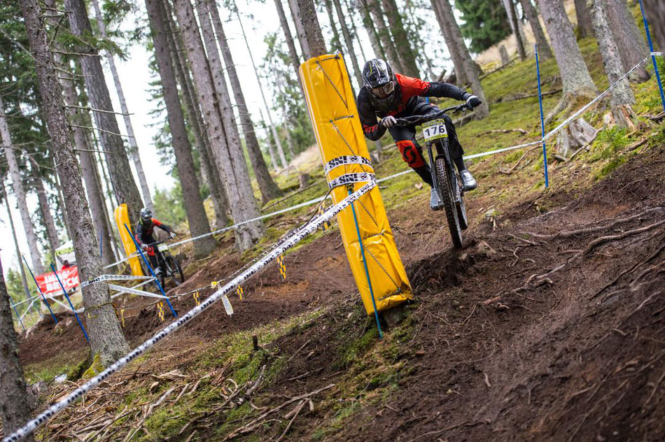 Final race of 2017: Götzens - Dario taking the inside line Photo: Raffi DieWaldfee