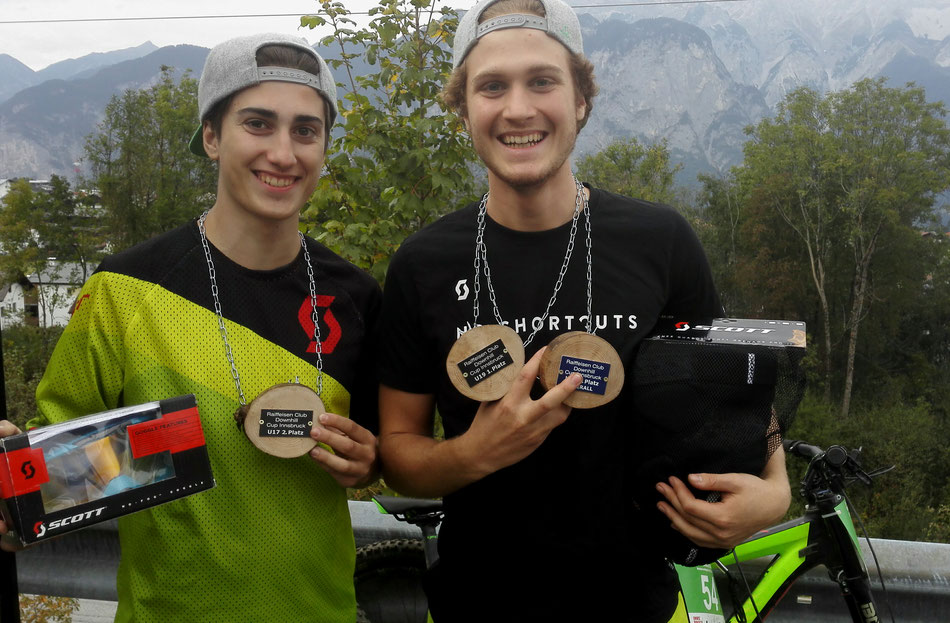 Good times at the Innsbruck Downhill Cup! Dario taking the second win and overall and Nico a second place!