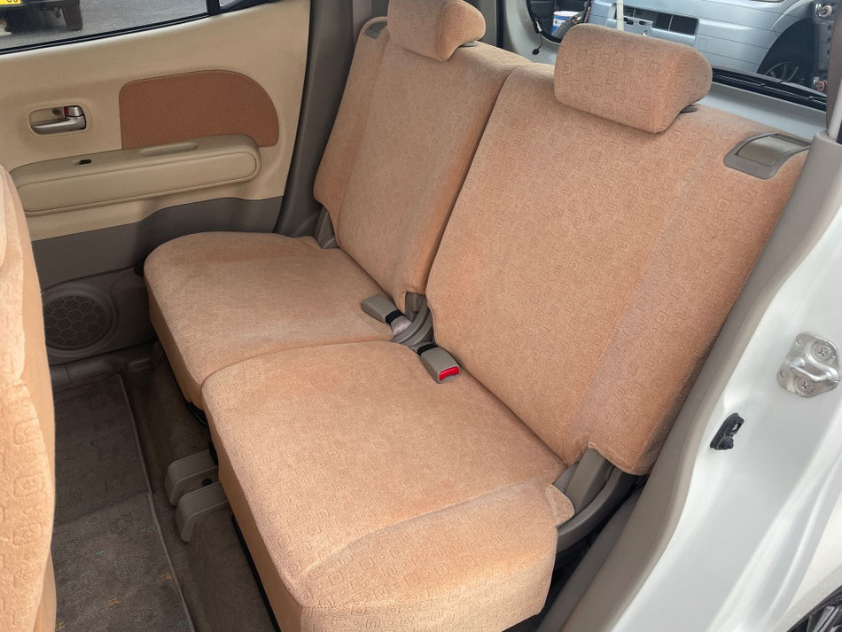 中古車モコ　リヤシート