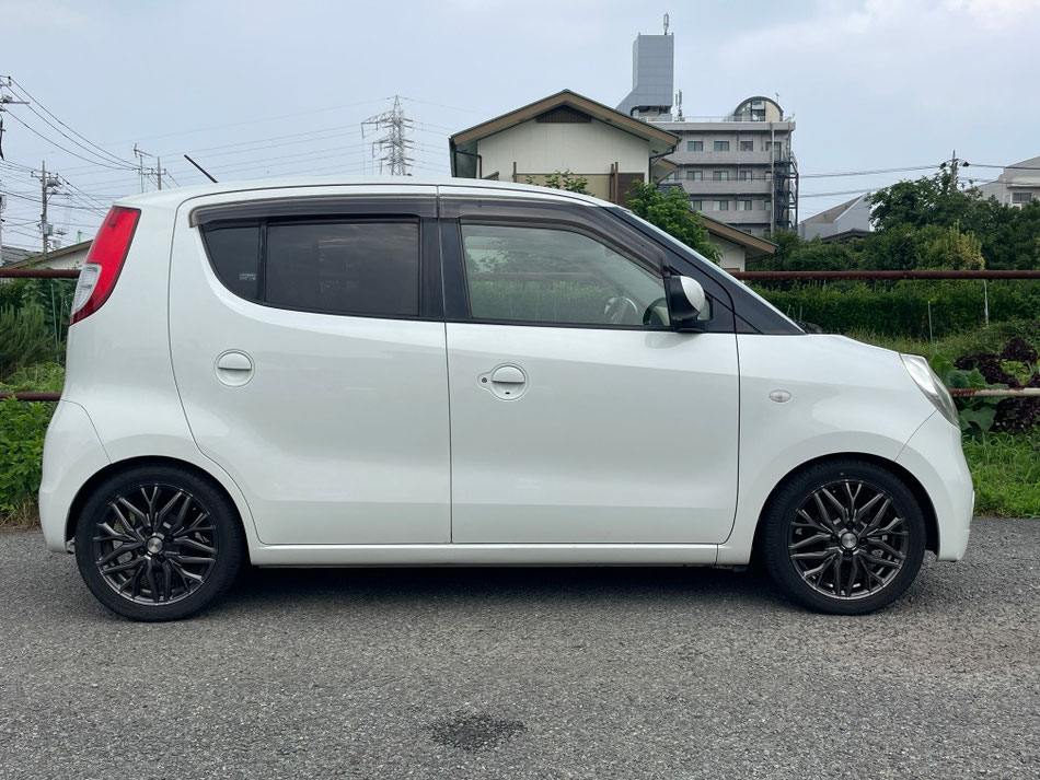 中古車モコ 側面