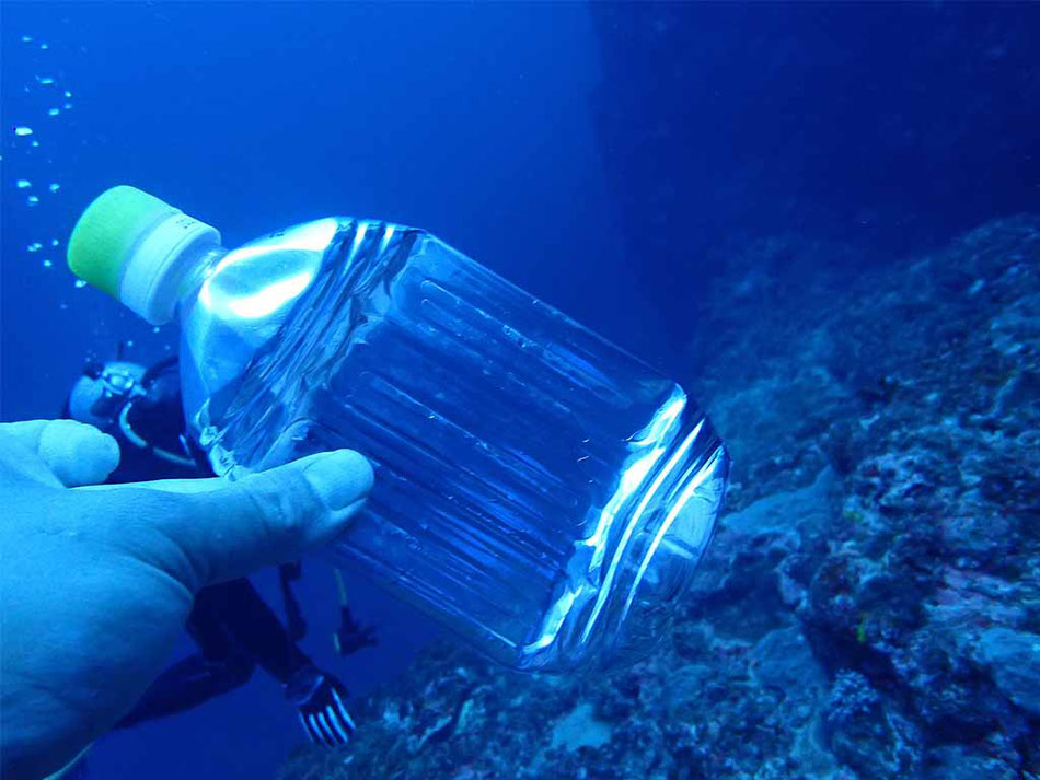 空のペットボトルで水圧の変化をチェック