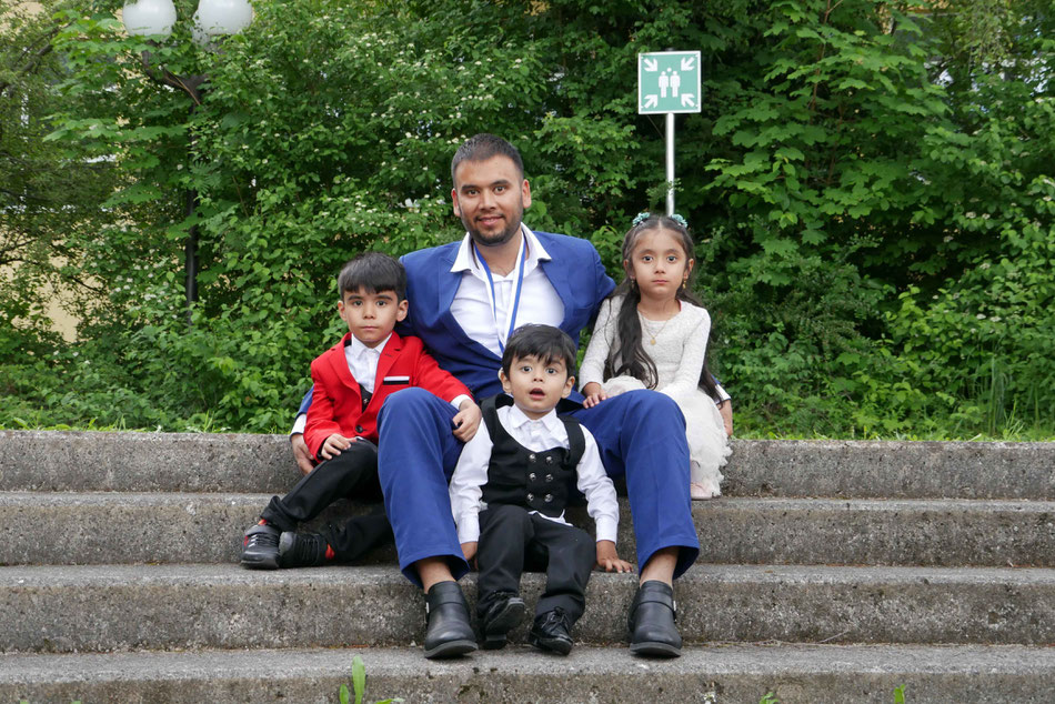 Spieler der ersten Stunde Mohsen Mahedi mit seinen Kindern