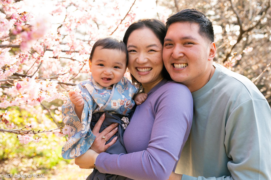 Happy family with baby in kimono during a spring family photoshoot in Tokyo