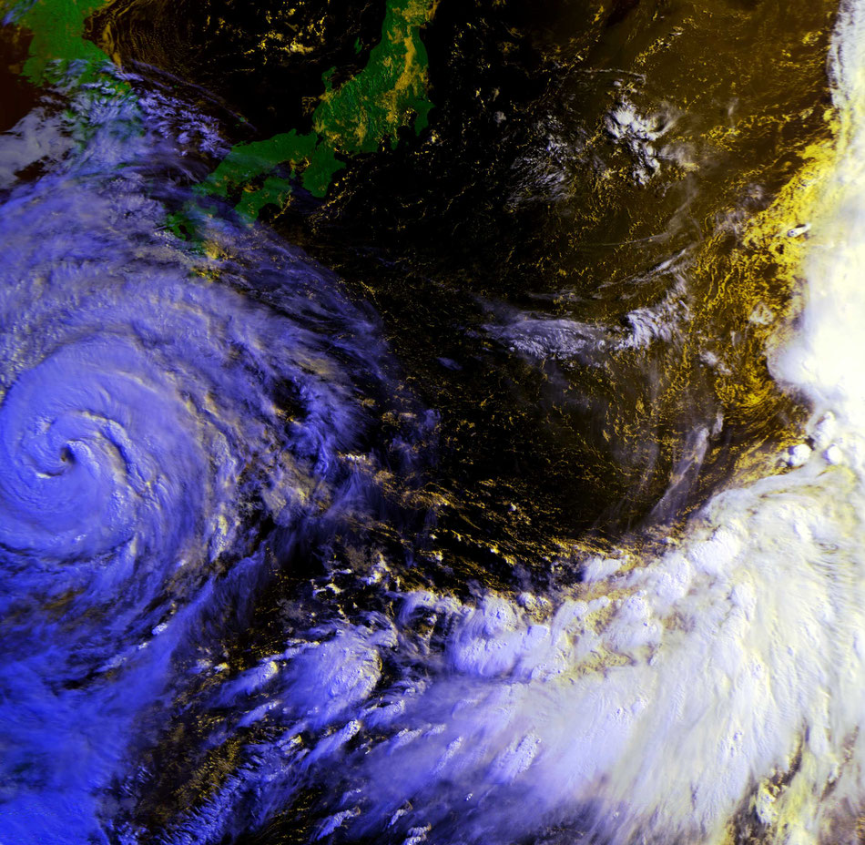 2021/7/24 07:03JST NOAA19 HRPT 台風6号（西）　台風８号（東）