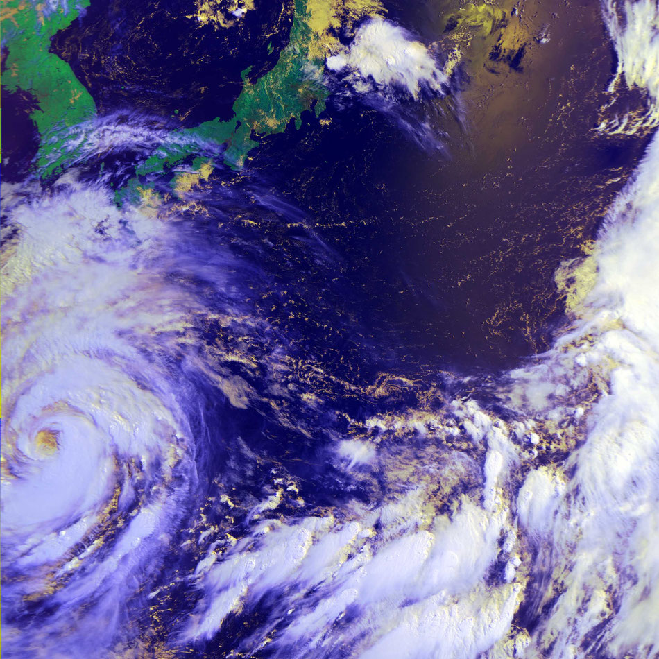 2021/7/23 07:59JST Metop-A  台風6号　画面右（東）の雲の集まりがいずれ台風になるのではないか？？