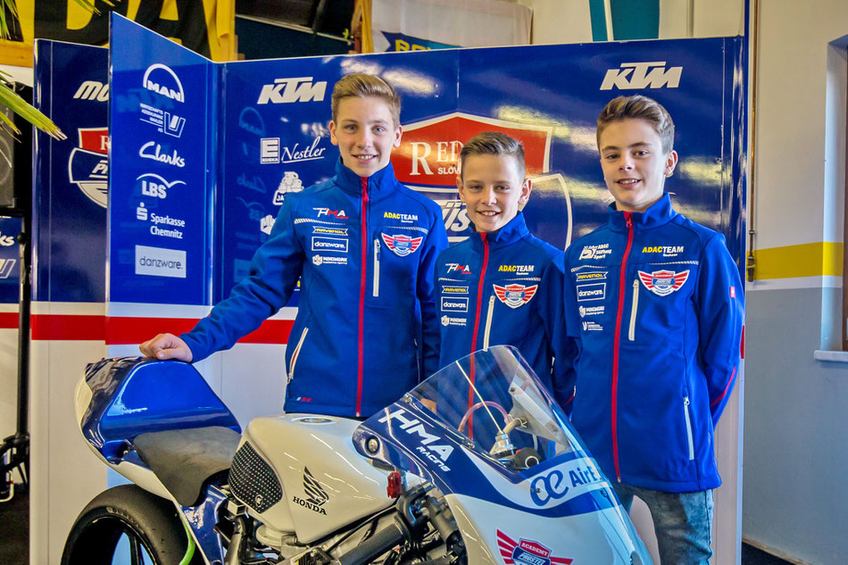 Marvin Siebdrath mit den weiteren Mitgliedern der PrüstelGP Junior Academy.
