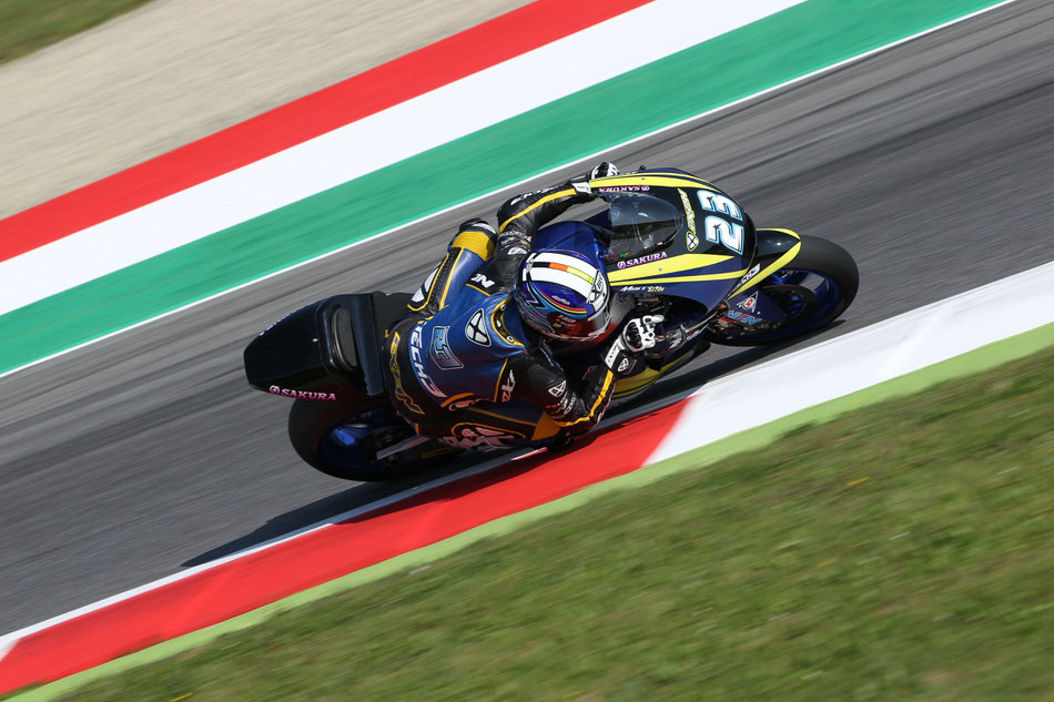 Marcel Schrötter fährt in der Saison 2015 für das Tech 3 Team in der Moto2.