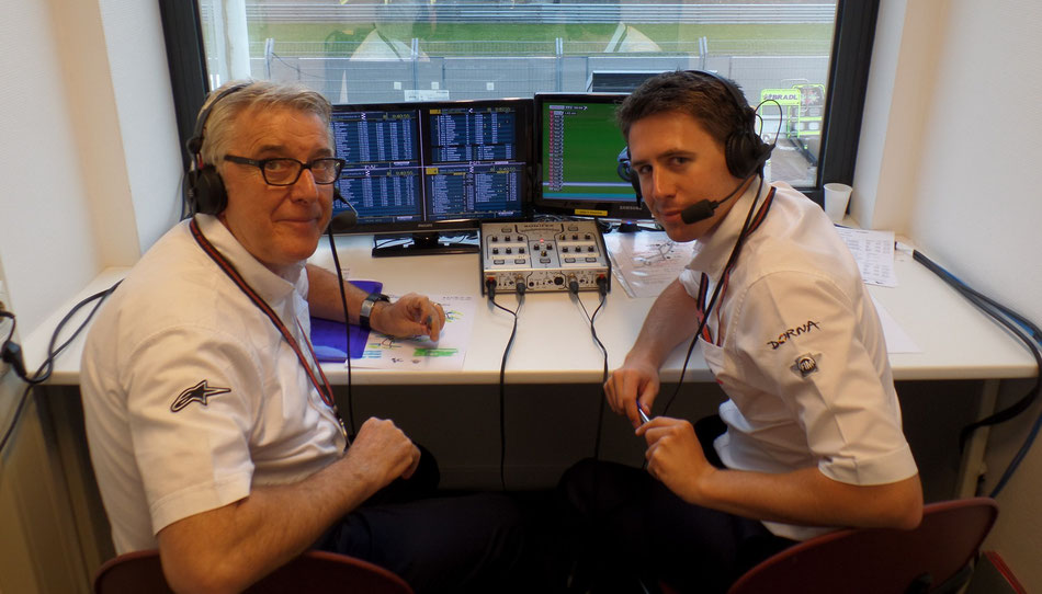 Gregory Haines (rechts) zusammen mit seinem Kommentatorenpartner Nick Harris in der Übertragunskabine 2014 in Assen