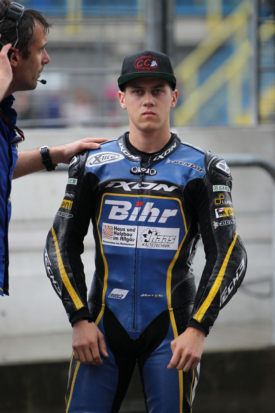 Volle Konzentration von Marcel Schrötter vor dem Start in ein Moto2 Rennen.