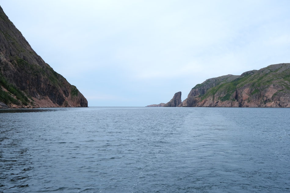 Einfahrt in den Fjord zur Aviron Bay