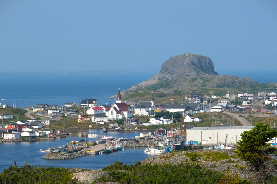 Fogo Harbour mit Brimstone Hill