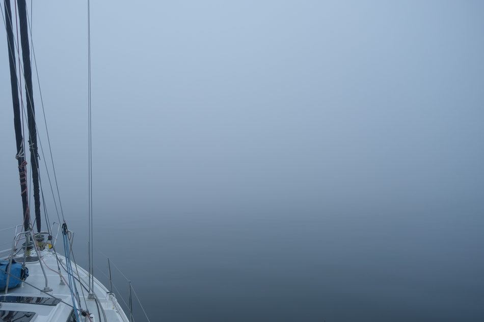 Mittagszeit im Nebel