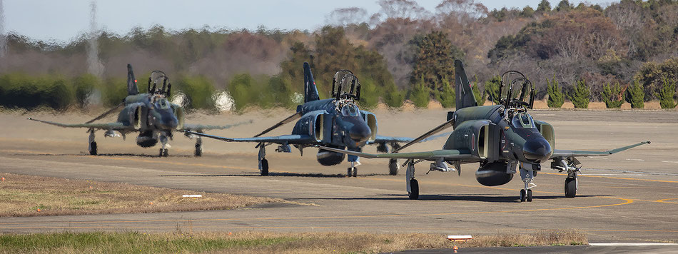 Drei RF-4 der 501 Hikotai nach einer Trainingsmission in Hyakuri (Ibaraki Präfektur)