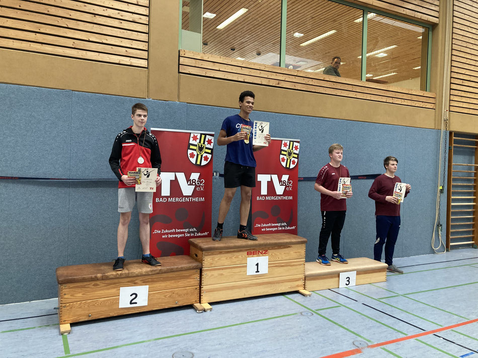 Siegerehrung Jungen U 19: 2. Platz Tobias Menninger, 3. Platz Adrian Todt