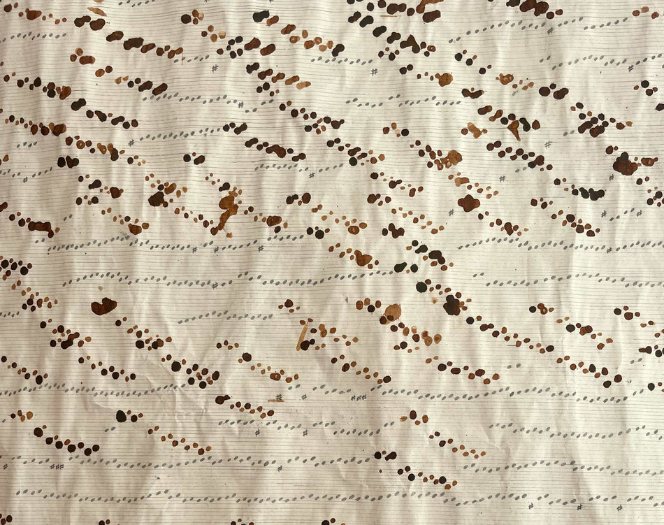 Konzeptkunst mit archaischen Noten auf Papier von Uta Nitschke