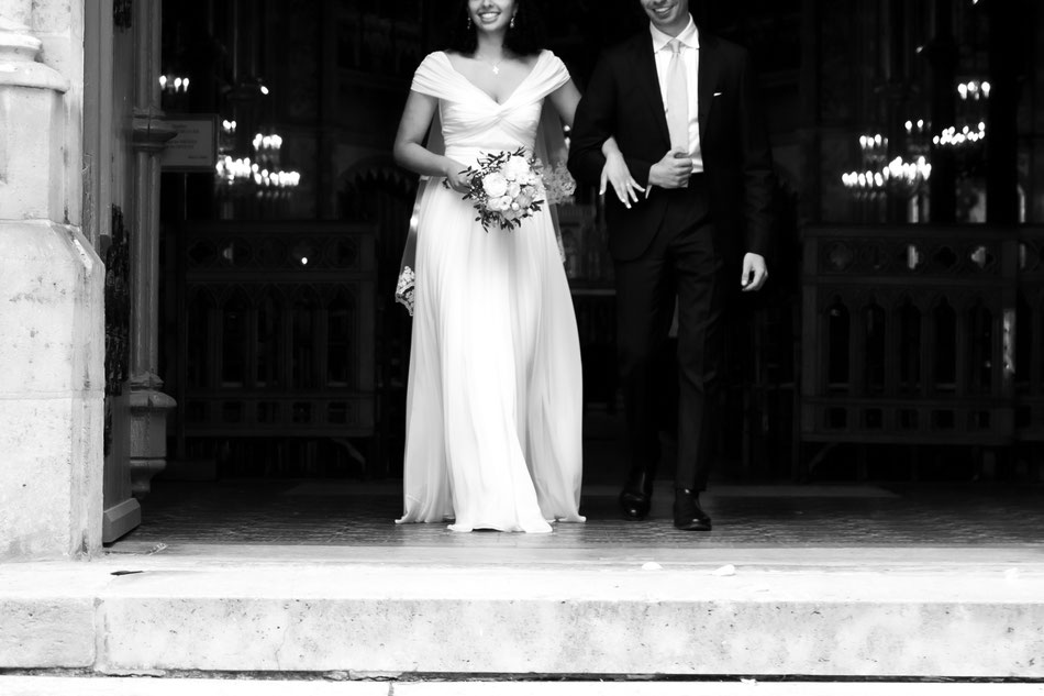 photographe mariage paris église parisienne photo mariage bohème chic élégant romantique haut de gamme bouquet de mariée