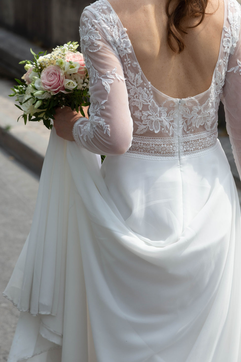 bouquet fleurs mariée mairie Paris 8 mariage parisien romantique élégant chic  photographe 