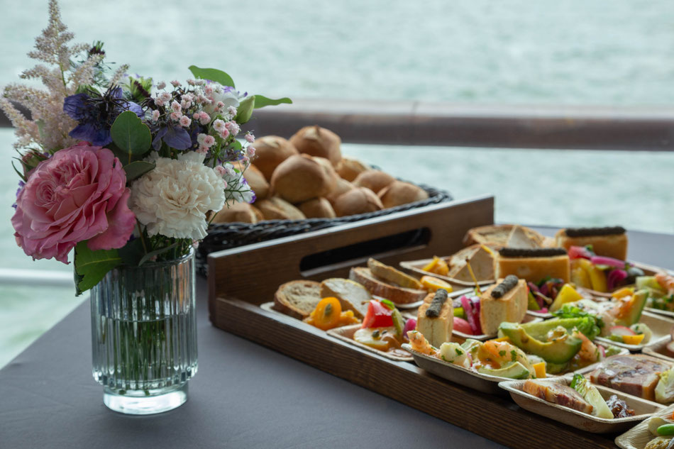 croisière seine péniche mariage parisien romantique élégant chic haut de gamme  photographe 