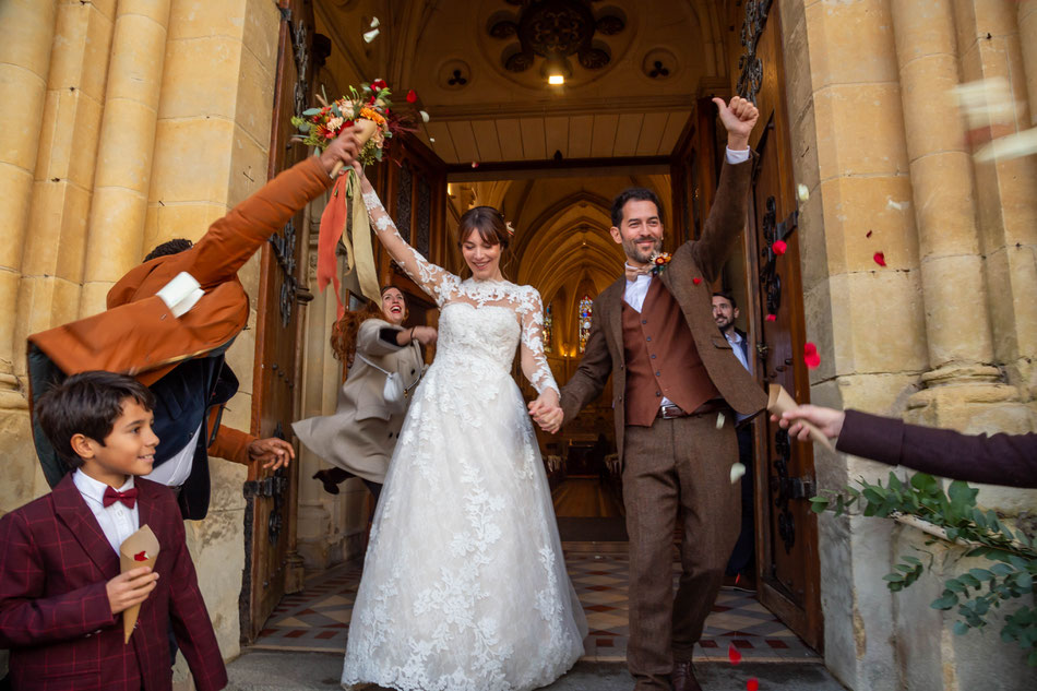 mariage bohème chic normandie mariée robe bouquet fleur église cérémonie évènement photographe professionnelle photo mariage boho mariés photographie poétique florale 