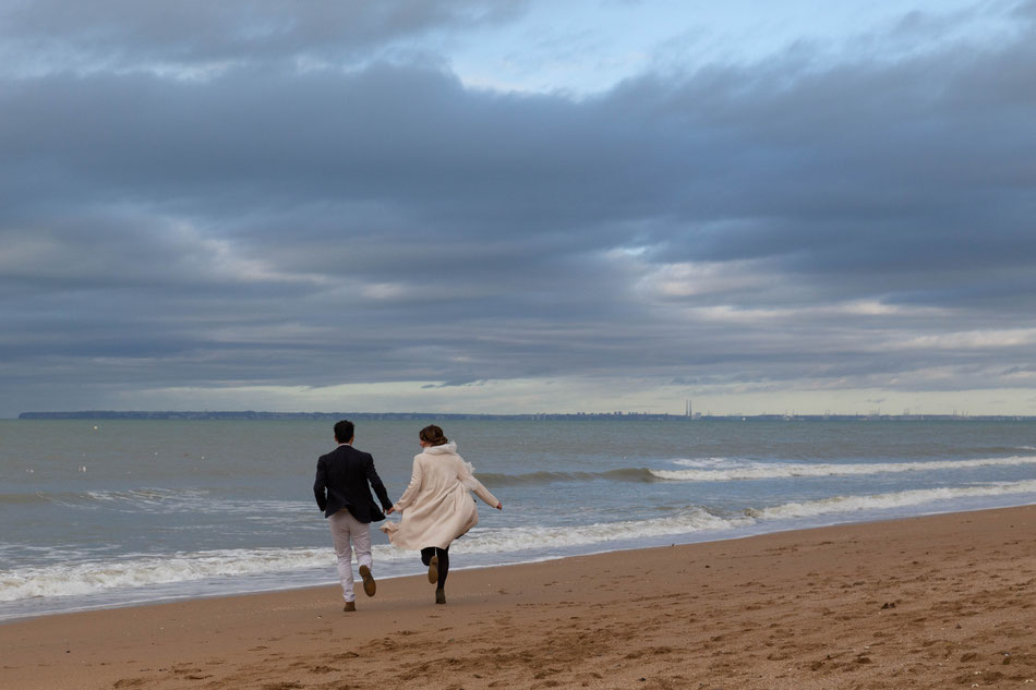 séance photo couple pré mariage plage houlgate normandie photographe
