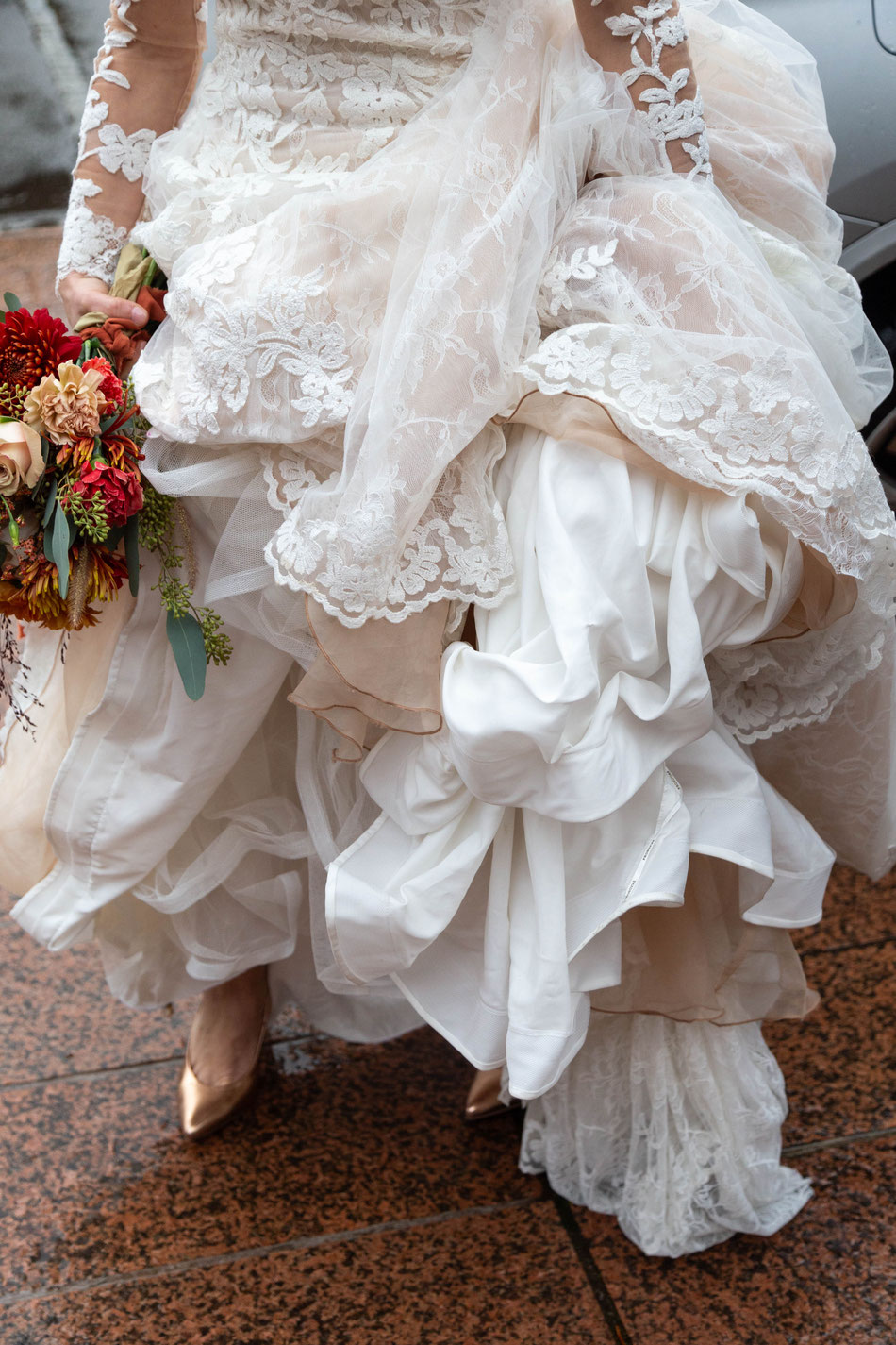mariage élégant romantique haut de gamme bohème chic normandie mariée robe bouquet fleur mairie cérémonie évènement photographe professionnelle photo mariage boho mariés photographie poétique artistique florale robe mariée Pronovias