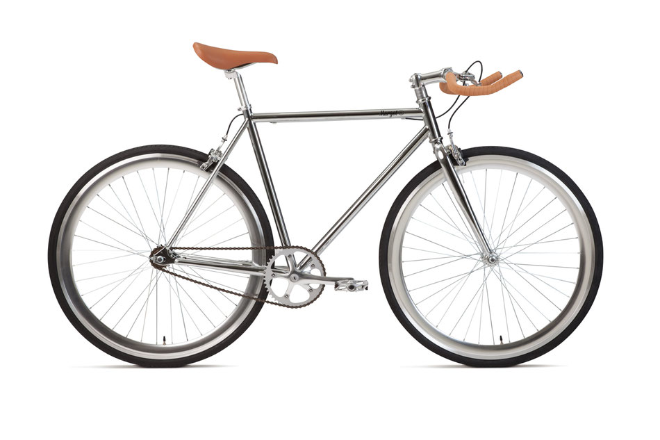 In foto, esemplare di modello fixed bike ÄTHER. Manubrio pursuit e mozzo posteriore flip-flop; si può guidare come fixed bike o a ruota libera.