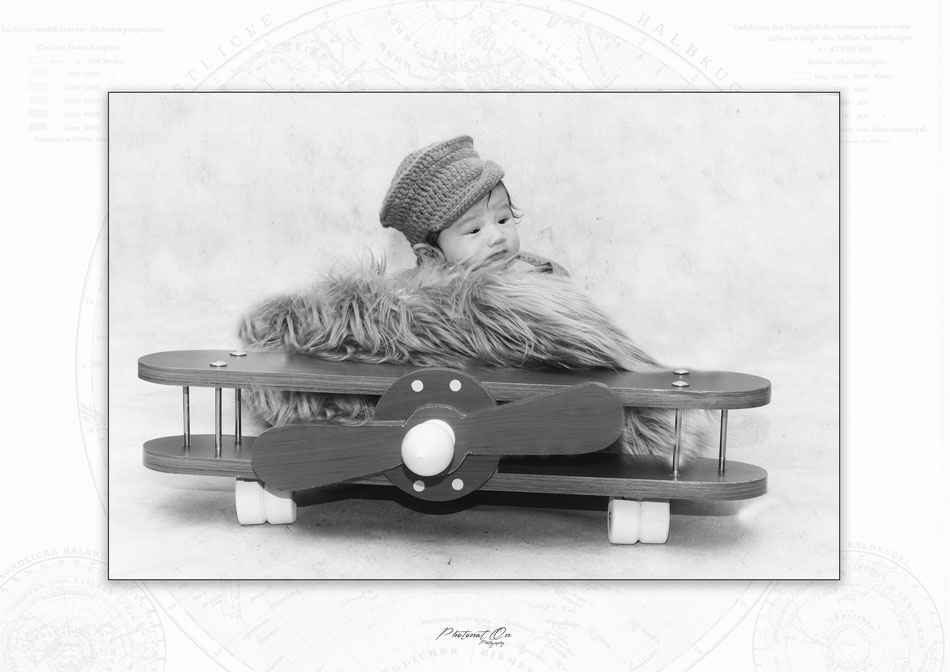 Un large choix d'accessoires et de tenues, vous seront proposées pour que vos séances photo noouveau né soient originales et harmonieuses. idéalement les séances bébés se font dans les 15 jours, dans un endroit cocooning pour que tout le monde soit bien.