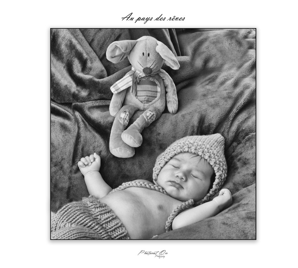 Un large choix d'accessoires et de tenues, vous seront proposées pour que vos séances photo noouveau né soient originales et harmonieuses. idéalement les séances bébés se font dans les 15 jours, dans un endroit cocooning pour que tout le monde soit bien.