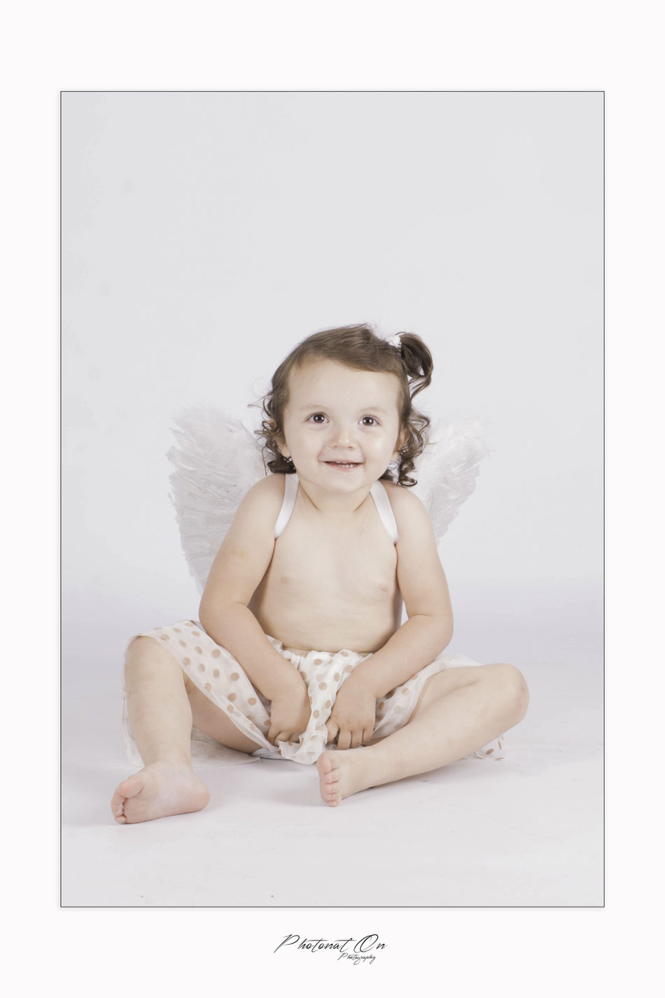 Emilie et Anaïs sont venues me voir avec une demande particulière : rajouter au photos que j'allais faire pendant la séance, le papa décédé dans le cadre de ses fonctions. beaucoup d'émotions et de courage .Photonat'on photographe 64