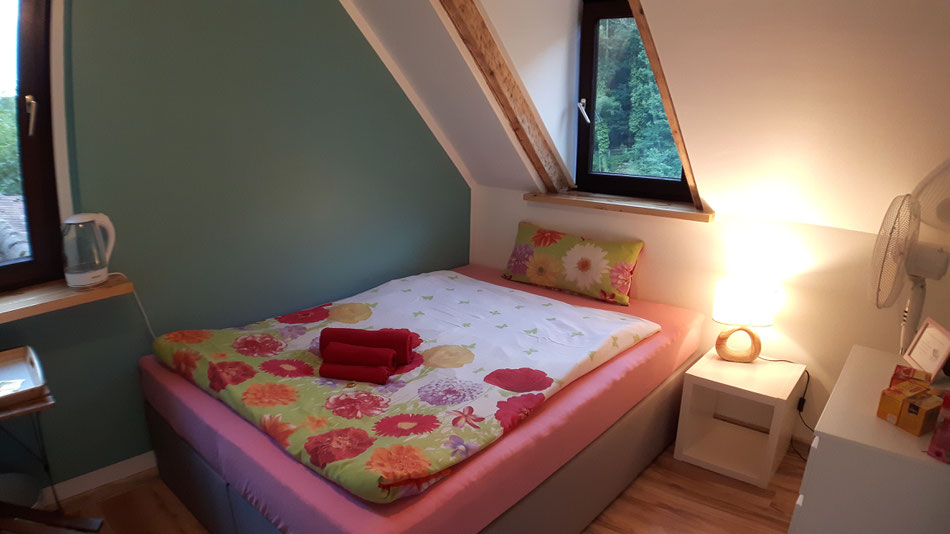 Gästezimmer für zwei Personen in der Unterkunft "Das Haus am Hang" in Schwäbisch Hall