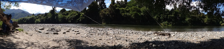 Der Fluss ist gestiegen und die Sandfliegen sind hungrig... aber trotzdem gibt es keinen schöneren Ort, um das neue Jahr zu beginnen! 