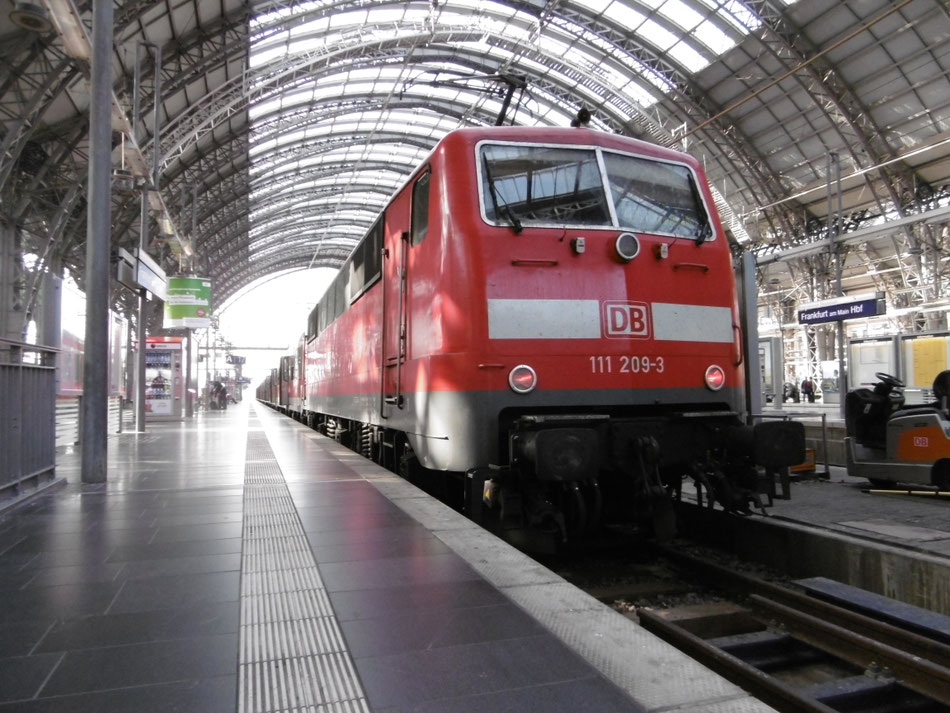 111 209 wartet auf ihre Abfahrt