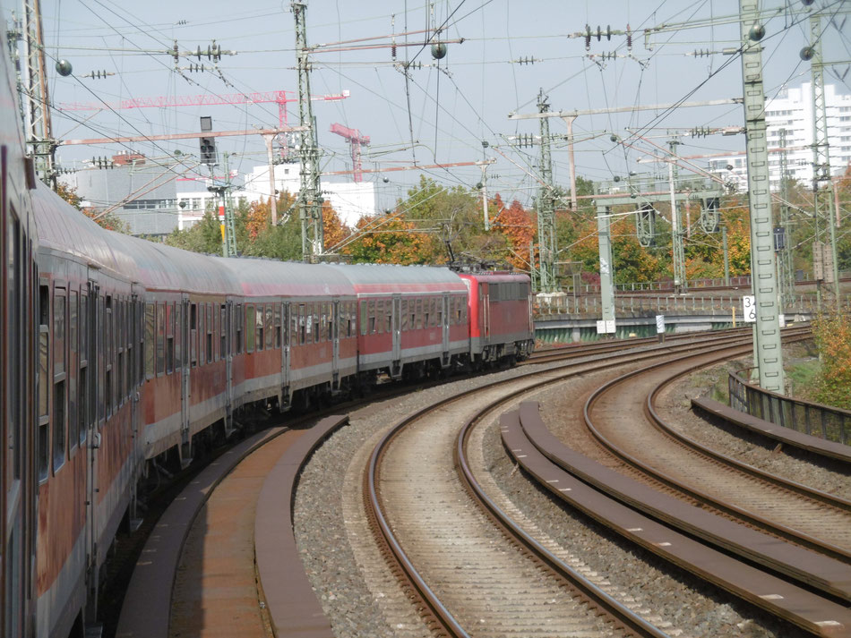 Zwischen Frankfurt-Niederrad und Hbf gezogen von 111 097, die aus Stuttgart zurück ist.