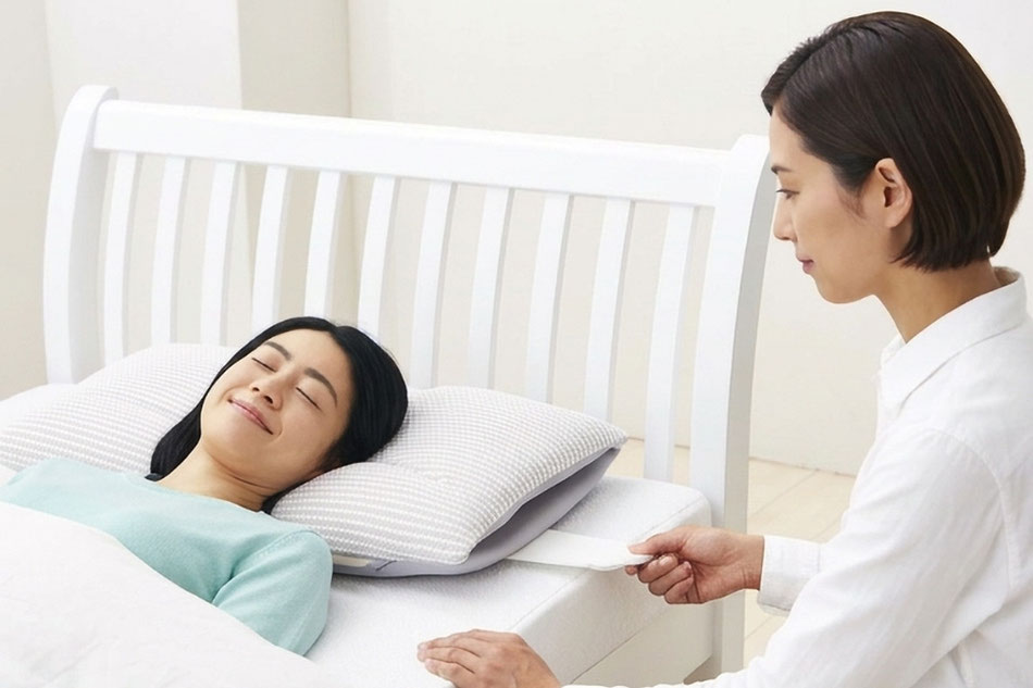 枕を調整するイメージ画像