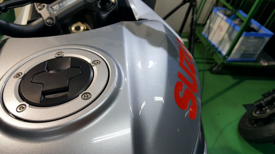 新型刀のタンクカウルの磨き・セラミックコーティング完成